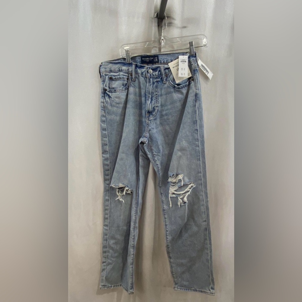 Abercrombie & Fitch Men’s Lightweight Jean Loose  31W x 32L